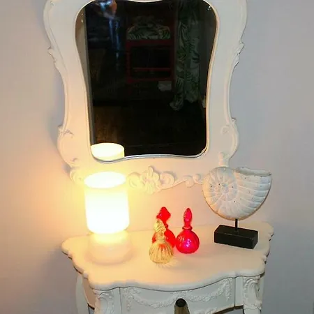 La Casita De *